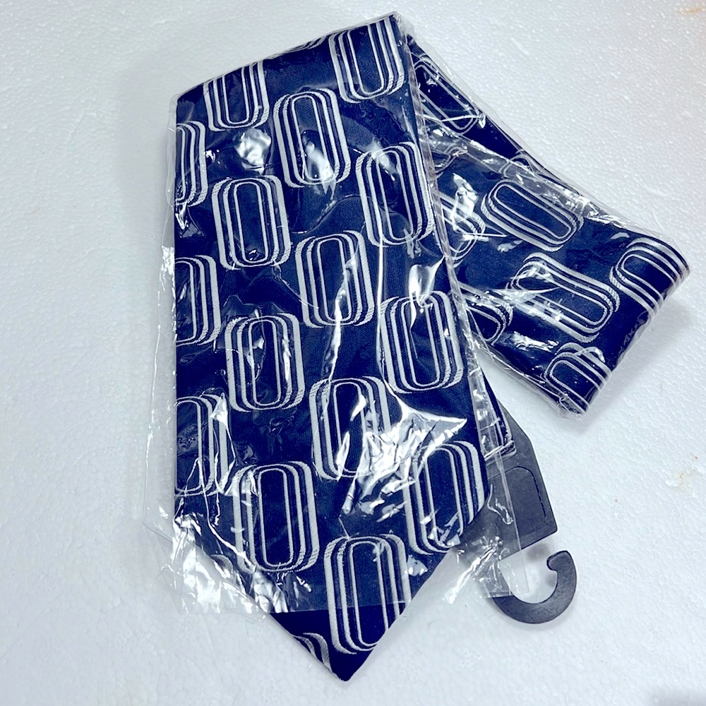 NEW GIANNI MILAN ITALY 💯 % SILK TIE